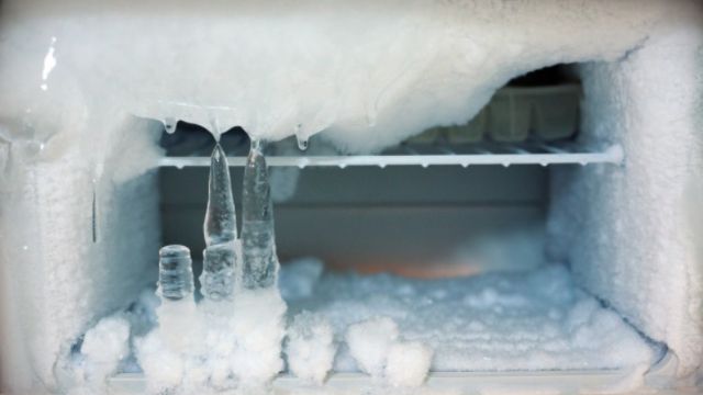 Sửa chữa tủ lạnh bị đóng tuyết